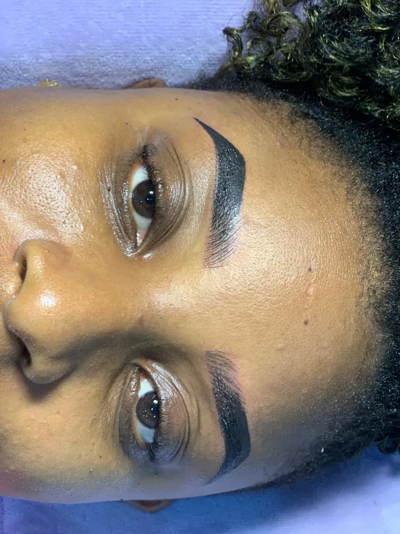 Signature brow design and microblading finish