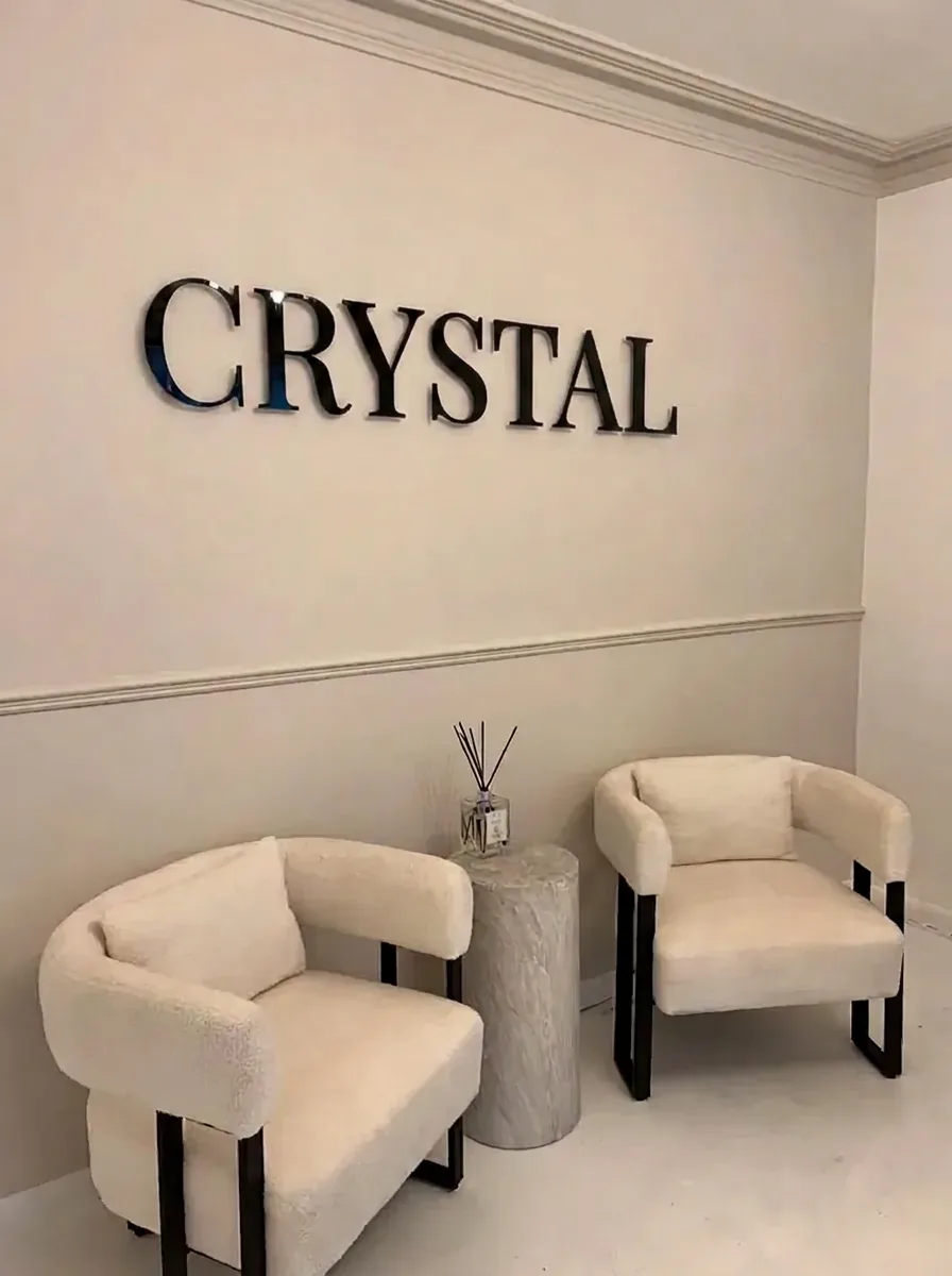 The CRYSTAL waiting lounge with sculptural bouclé seating